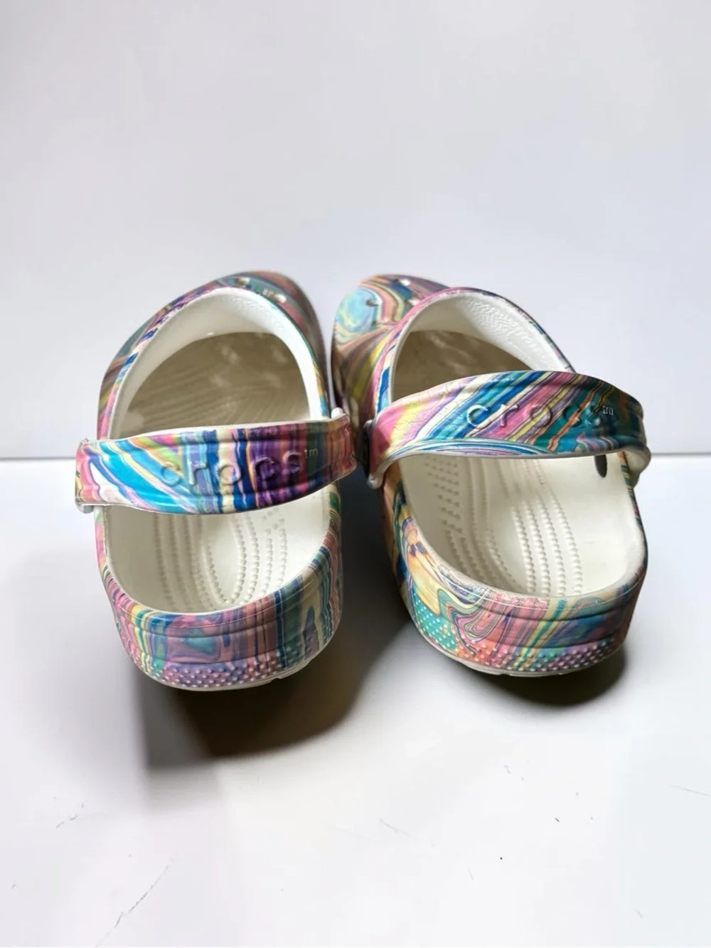 Crocs Classic Out of This World II Clog Kids J2 Rainbow Pastel Marble Swirl